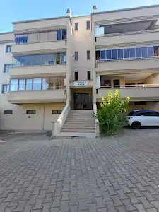 REMAX ADVANTAGE'DE ÇAMLICA BAHÇEŞEHİR KOLEJİNİN KARŞISINDA YOLÜSTÜ 3+1 SATILIK DAİRE