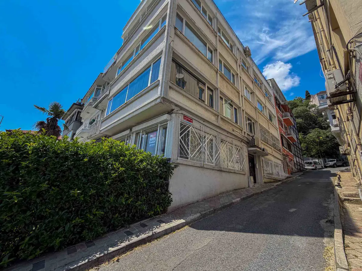 ARNAVUTKÖY CADDE ÜZERİ DEKORASYONLU 2+1 BOĞAZ MANZARALI DAİRE