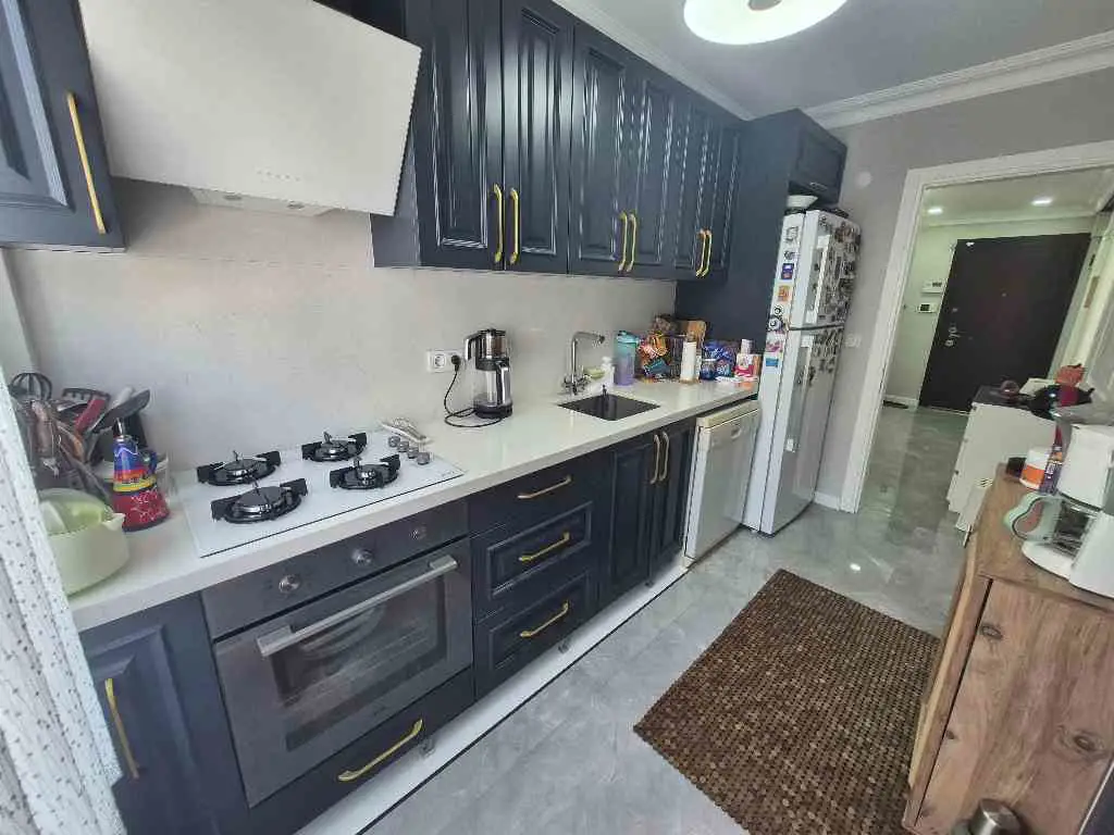 İDEALTEPE  ÖN CEPHE 2006 YAPIMI İÇİ YENILENMIŞ COK GENIŞ ÖZEL BIR DAİRE
