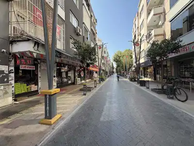 MENEMEN'İN EN HAREKETLİ NOKTASINDA DEVREN KİRALIK İŞ YERİ