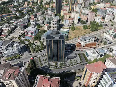 ATAŞEHIR PLAZALAR BÖLGESI’NDE 13.550 M² A+ KOMPLE SATILIK PLAZA