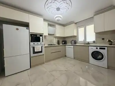YAVŞAN YAYLASI ETEKLERİNDE 2023 YAPIMI BAHÇELİ MÜSTAKİL EV