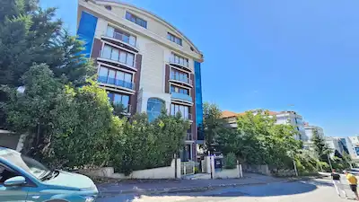 REMAX BEYAZ KONAK MAHALLESINDE 4+1 KIRALIK DAIRE 