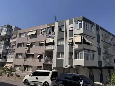 BUCA’DA GÜNEY CEPHELİ, EN ÜST KAT 2.5+1 DAİRE | BALKONLU, DOĞALGAZ KOMBİLİ
