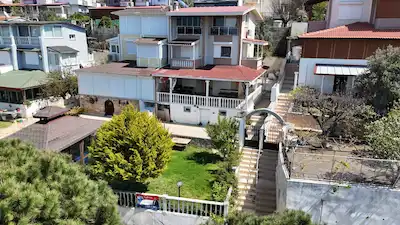 REMAX YELKEN'DEN YENISU EVLERI DENIZ MANZARALI 4+1 SATILIK VILLA