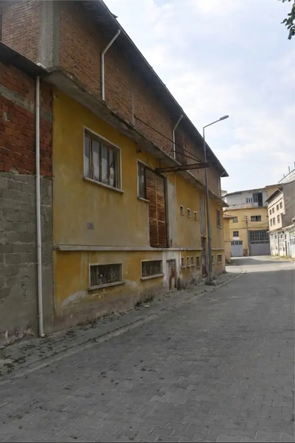 MANİSA DEMİRCİ SATILIK ESKİ SANAYİ SİTESİ FABRİKA DEPO