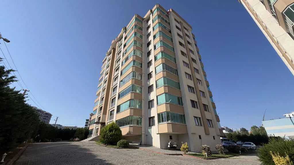 TEPECİK HASTANELER BÖLGESİNDE 3+1 SATILIK DAİRE
