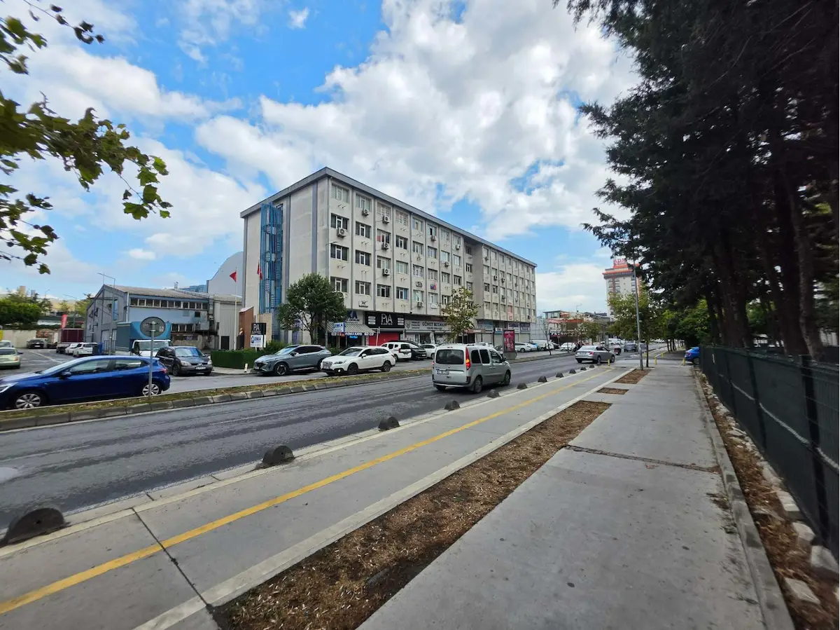 BİRLİK SS TE 2. İŞ MERKEZİNDE SATILIK 40M² HAZIR OFİS 3