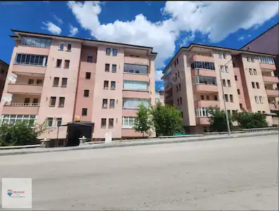 REMAX İLKE KAYAKYOLU'NDA 3 CEPHELİ İÇİ GÜZEL 3+1 SATILIK DAİRE