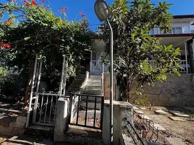 AYVALIK SAHİLKENT’TE EŞYALI 2+1 KİRALIK VİLLA