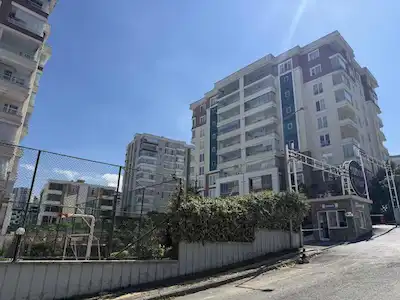 HAVUZLU GÜVENLİKLİ NEZİH SİTEDE GENİŞ SATILIK 3+1