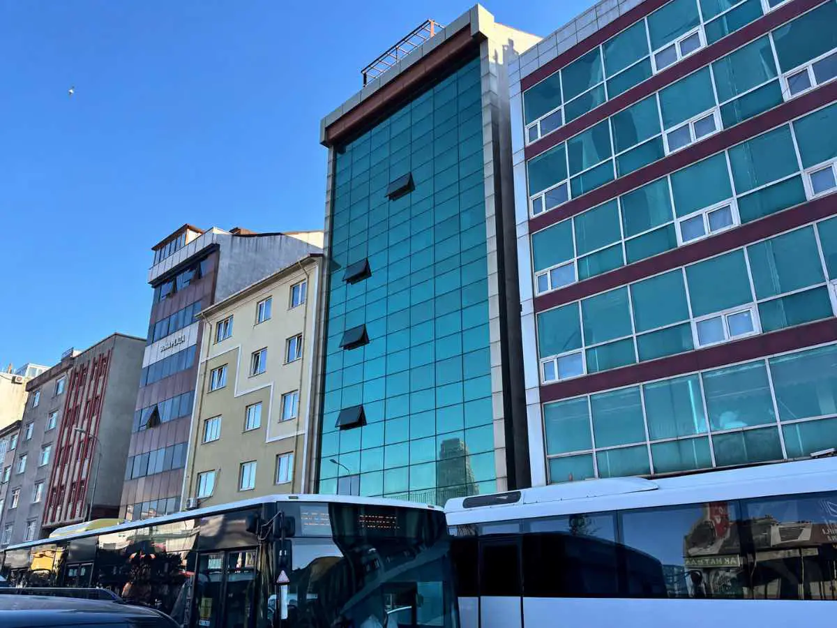 *REMAX*ATILLA KOSTAK*ÇAKMAK METRO KARŞISI ALEMDAĞ CAD. OFIS KATI