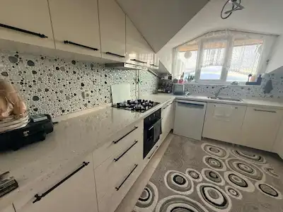 KÖRFEZ KIRAZYALI’DA E 5 CEPHE YE PARALEL SATILIK TİCARİ ARSA