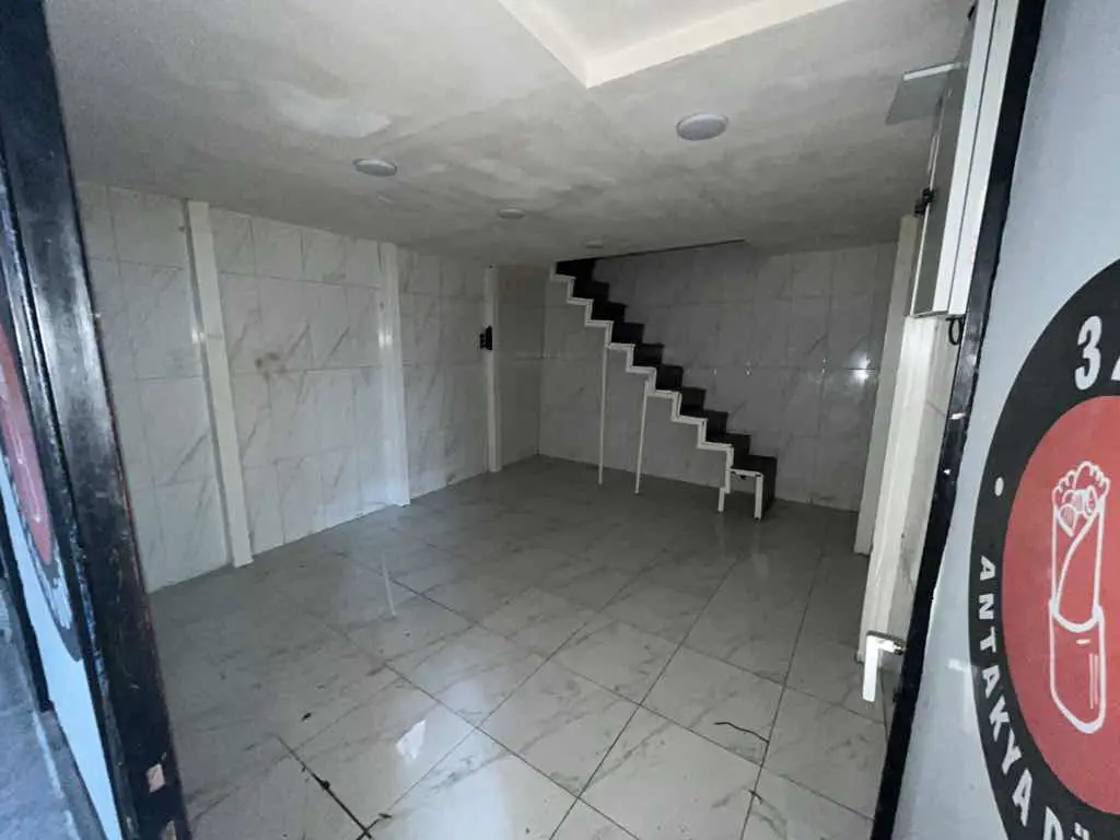 ESAT CADDESİ ÜZERİNDE KARINCA PASAJINDA KİRALIK 15 M2 DÜKKAN