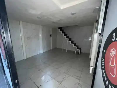 ESAT CADDESİ ÜZERİNDE KARINCA PASAJINDA KİRALIK 15 M2 DÜKKAN