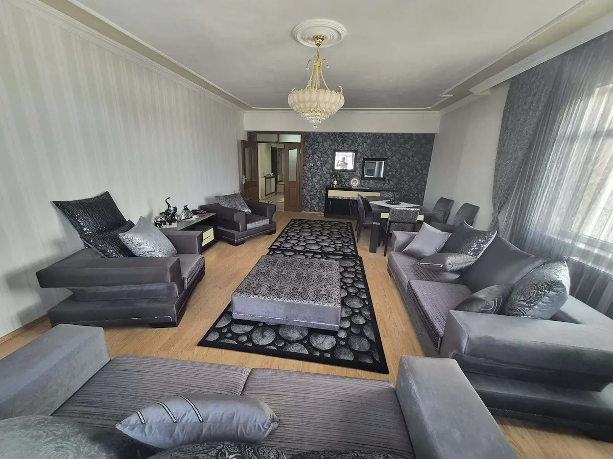 RE/MAX DEĞİŞİMDEN CUMHURİYET MAH. MERKEZİ KONUMDA 4+1 KİRALIK DAİRE