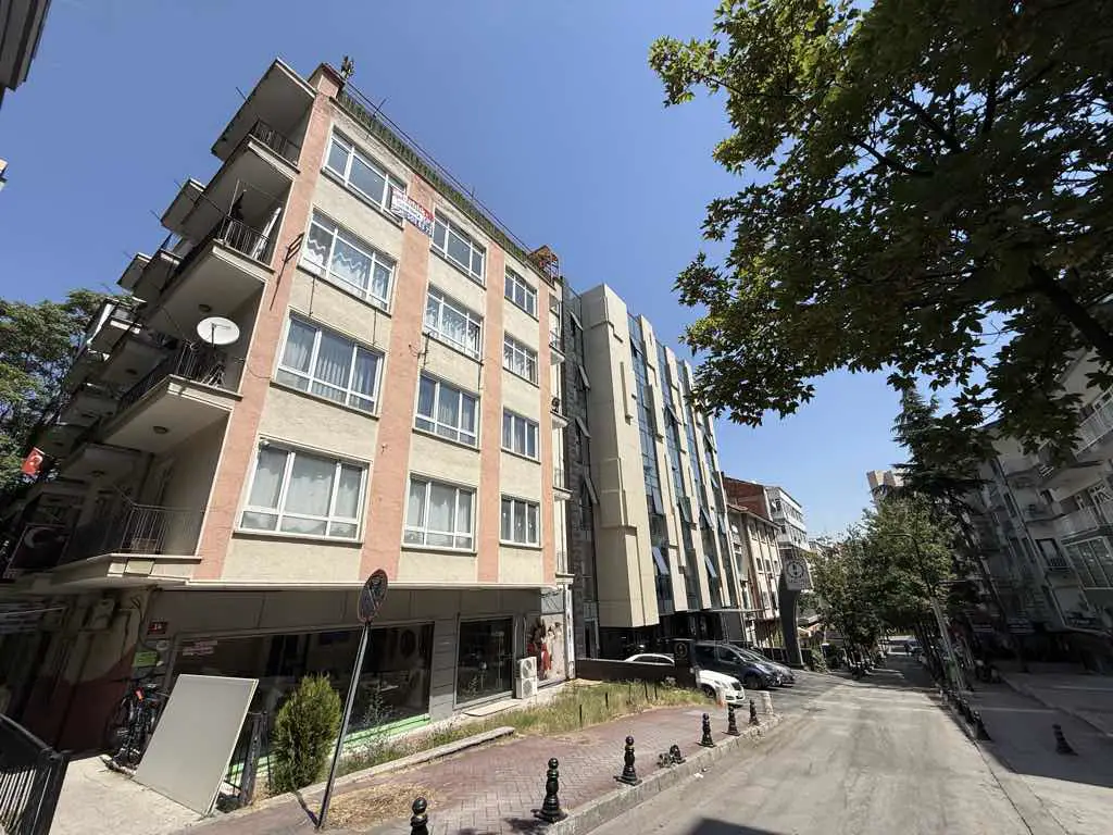 ÇANKAYA KIZILAYDA 4+1 130 M² NET  3 CEPHELİ 3 BALKONLU KÖK TAPU ARA KAT  HEM YATIRIM HEM OTURUM