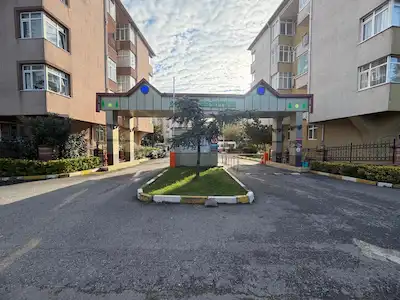 ÇEKMEKÖY GÜVEN 89 SİTESİNDE-İÇİ TAMAMEN YENİLENMİŞ 85 M2 2+1