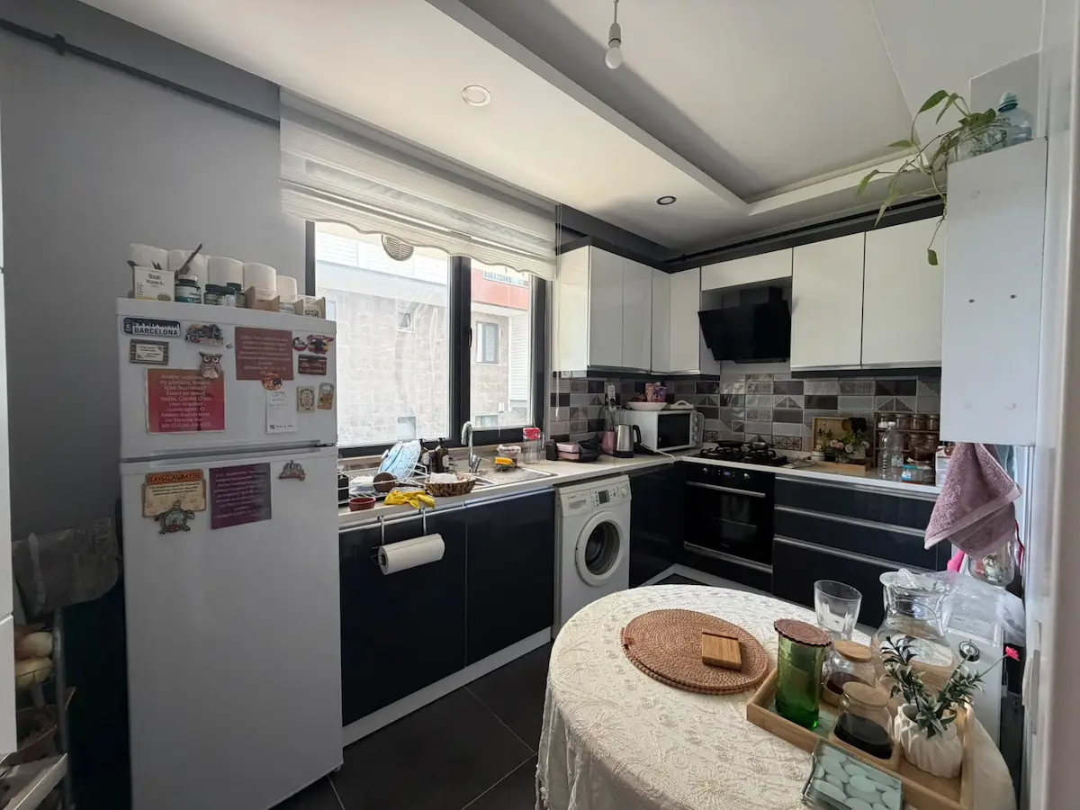 TAŞOLUK BUTİK SİTEDE METROYA YÜRÜME MESAFESİ 2+1 SATILIK DAİRE