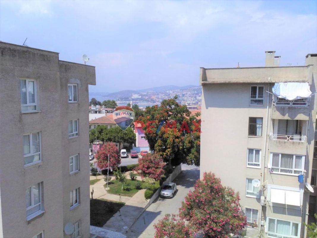 kusadasi merkezde 2 0da 1 salon kiralik daire