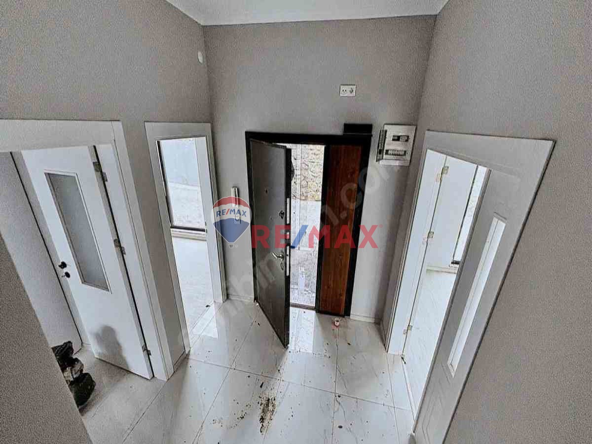 REMAX MAXİMUM'DAN BAŞİSKELEDE SATILIK 220M2 SİTEİÇİ VİLLA