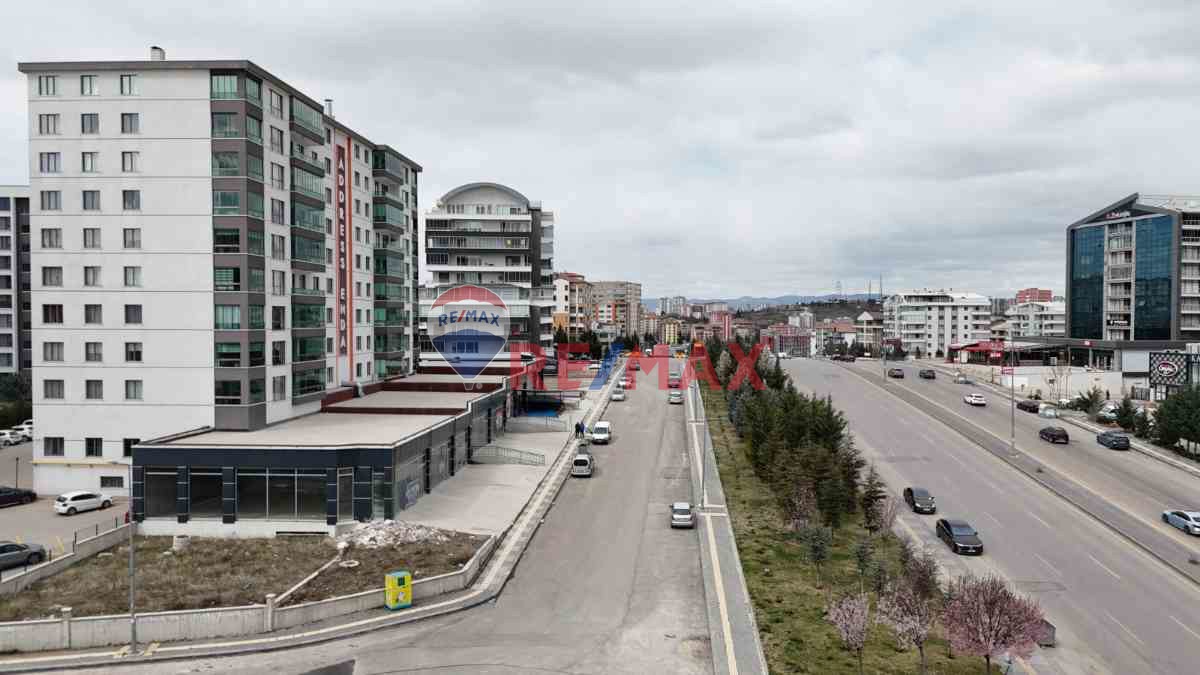 ERYAMAN ŞEKER MAHALLESİNDE ANA CADDE ÜZERİ MERKEZİ KONUMDA DEPOLU 260 M2 DÜKKAN