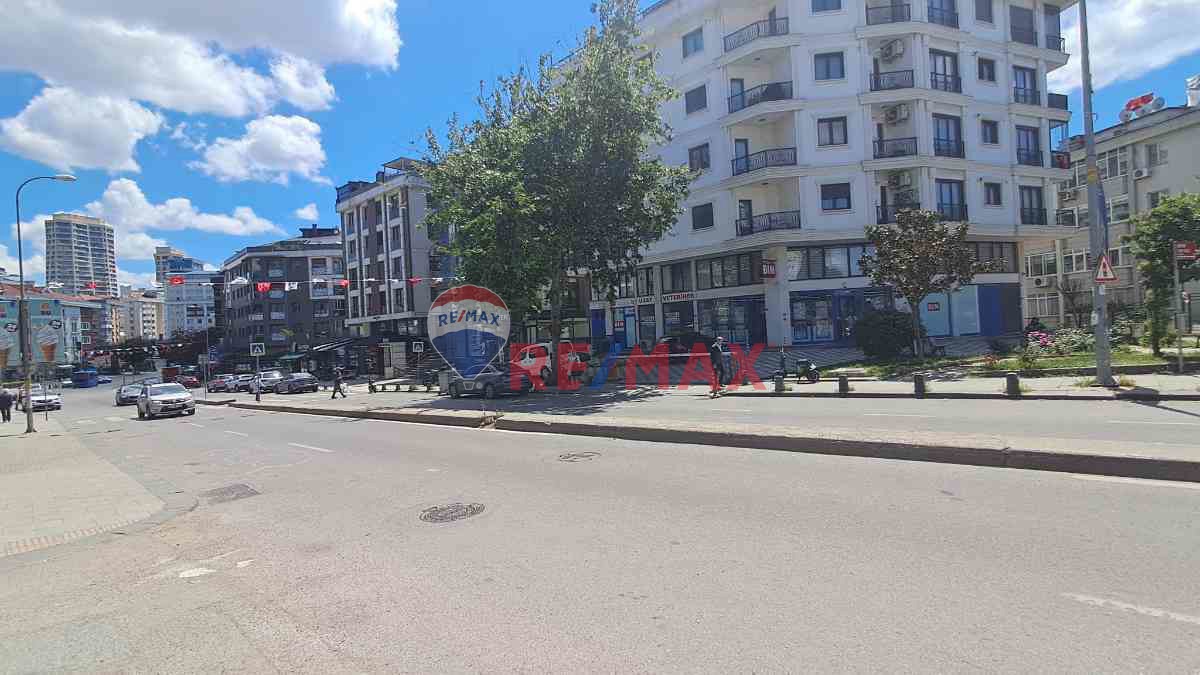 MALTEPE İDEALTEPE MİNİBÜS YOLUNDA DÜZ GİRİŞ YENİ BİNADA 1+1