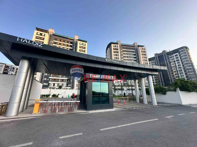  REMAX DREAM  İZMİT TUANA EVLERİ 3.ETAPTA GENİŞ TİP  3+1 EBEVEYN BANYOLU SATILIK DAİRE