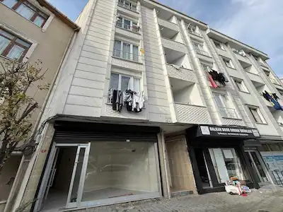 REMAX KAYA AKŞEMSEDDİN DE CADDE ÜZERİ SATILIK DÜKKAN