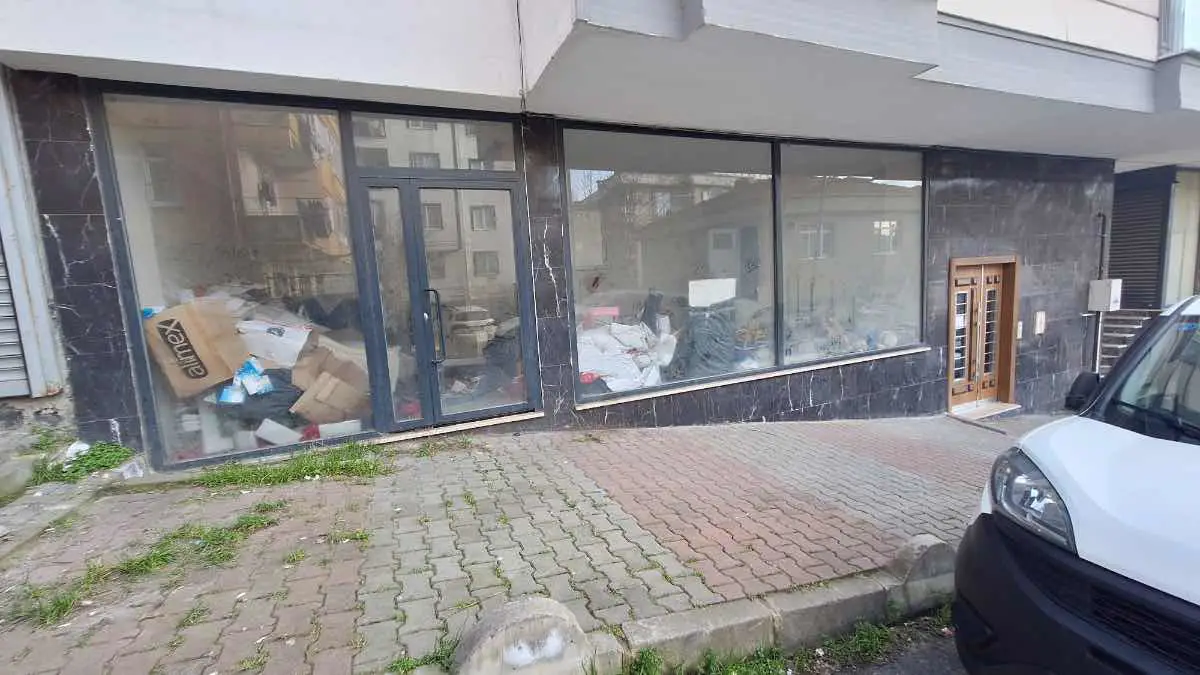 REMAX'TAN MAHMUTBEY'DE SATILIK 110 M2 DEPOLU DÜKKAN