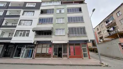 REMAX PARLA AZİZİYE CADDESİNE CEPHE SATILIK DÜKKAN