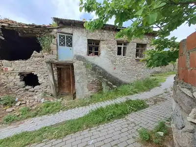 RE/MAX İNCİ'DEN SINDIRGI SÜLLER MAH. SATILIK KÖYİÇİ TEK KATLI MÜSTAKİL EV