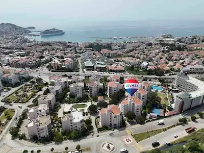EGE MAH. BATI EGE YALIKENT SİTESİ'NDE  SATILIK 3+1 DAİRE