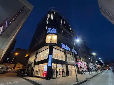REMAX ARTIS'DEN CUMHURIYET CAD. SATILIK 7 KATLI PLAZA
