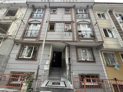 ÇAĞLAYAN’DA 1+1 YENİ BOYALI SATILIK ARAKAT DAİRE