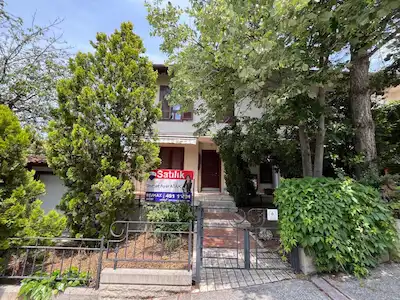 MESA KORU KAYIN SOKAKTA 5+2 KAPALI GARAJLI 200 M2 BAHÇELI TRIPLEKS VILLA