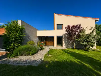 GÖLBAŞI BALLIKPINAR’DA | 1.500 M² ARSA PAYLI | SITE İÇERISINDE 5+1 SATILIK VILLA