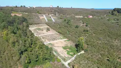SAKARYA KOCAALİ DEMİRAÇMA MAHALLESİ NDE KÖYİÇİ KONUMDA" 711 METRE ARSA"