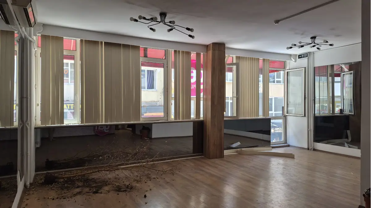 KADIKÖY BAHARIYE CAD. ÜZERI 1 .KAT ASANSÖRLÜ  KIRALIK BÜRO-OFİS!!!