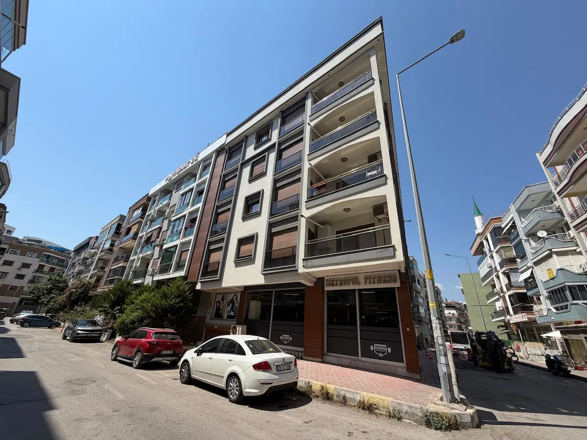 İZMİR ŞEMİKLER’DE İZBANA YÜRÜYÜŞ MESAFESİNDE 3+1 ÇATI DUBLEKS TERASLI OTOPARKLI