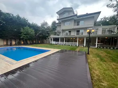 ACARKENT'TE DÜZ GİRİŞLİ, ÖZEL HAVUZLU ULTRA LÜKS KİRALIK VİLLA