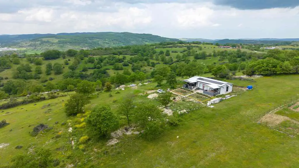 İZMİT ŞAHİNLER KÖYÜNDE 4.161 M2 ARSA İÇİNDE 2 ADET MÜSTAKİL EV