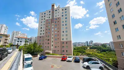ÇANKAYA GÜZELTEPE VADİ SİTESİ'NDE ARA KAT SATILIK 2+1 DAİRE