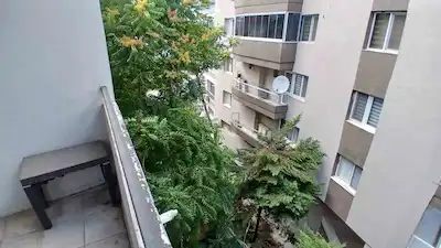 KONAK GÜNEŞLİ MAH’DE GÜNEY-KUZEY CEPHELİ, EŞYALI VE KİRACILI 2+1 ÇATI KATI DAİRE