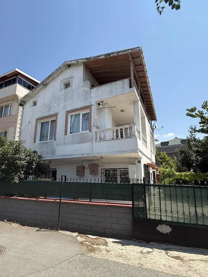 BÜYÜKÇEKMECE GÜZELCE 3 KATLI MÜSTAKİL VİLLA