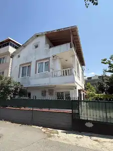 BÜYÜKÇEKMECE GÜZELCE 3 KATLI MÜSTAKİL VİLLA