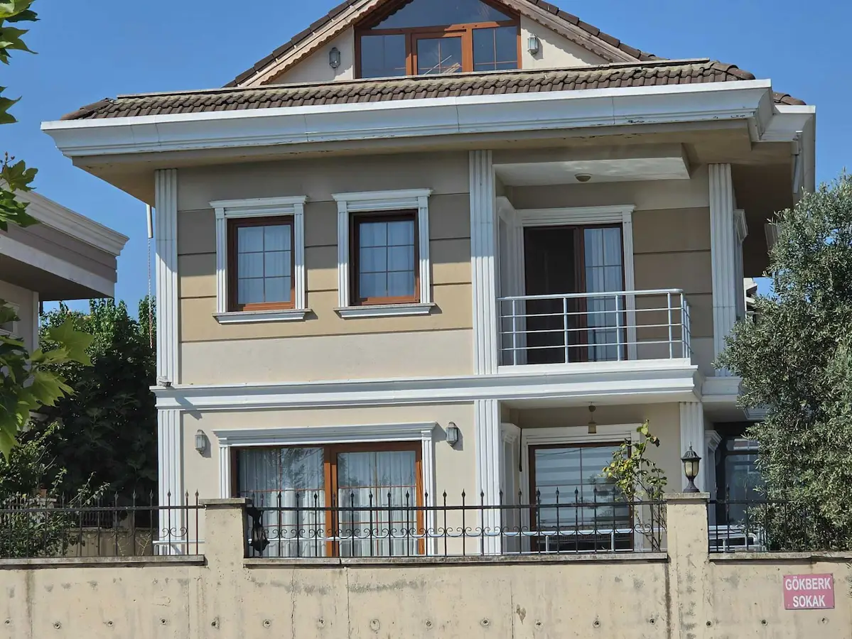 GÜZELCE'DE 4 KATLI 6+3 DENİZ MANZARALI KİRALIK HAVUZLU VİLLA 2