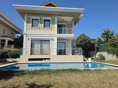 GÜZELCE'DE 4 KATLI 6+3 DENİZ MANZARALI KİRALIK HAVUZLU VİLLA