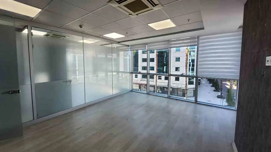 BAYRAKLI MAVİ PLAZA’DA İŞİNİZE PRESTİJ KATACAK KİRALIK OFİS