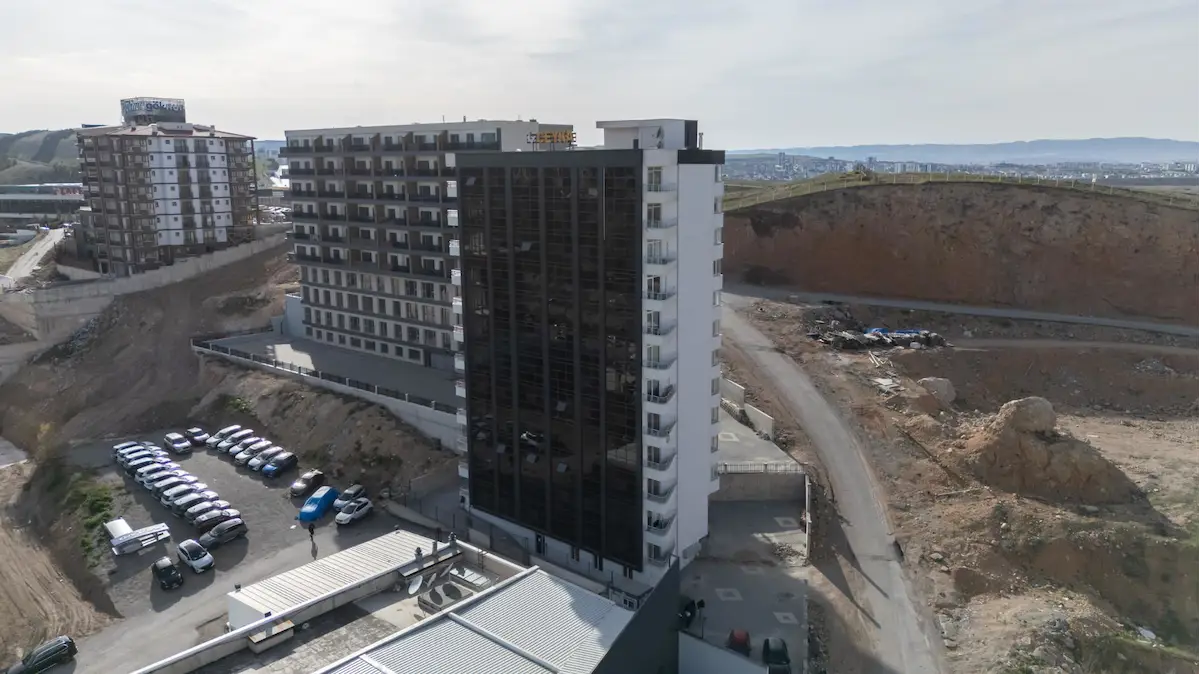 ESKIŞEHIR YOLUNA CEPHE CEYKA PLAZA'DA YENİ KIRALIK 1+1